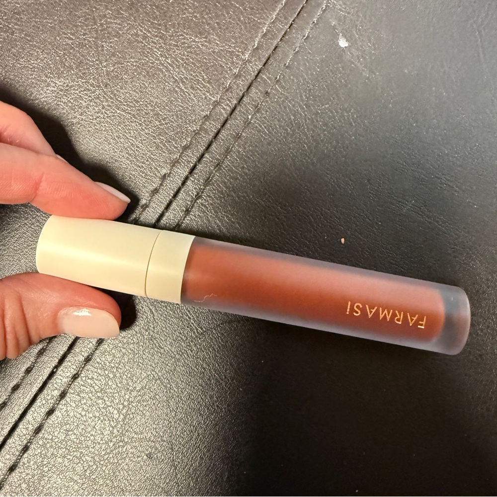 NWOT FARMASI LIQUID MATTE LIPSTICK TERRA RED BROWN RUST COLOR - Picture 3 of 8